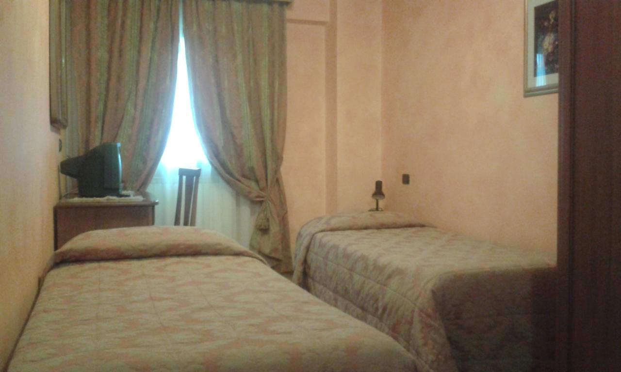 Hotel Cristallo Черрето-Лаги Экстерьер фото
