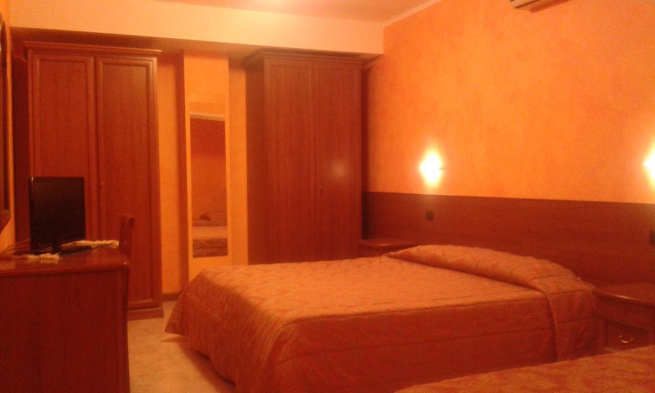 Hotel Cristallo Черрето-Лаги Экстерьер фото